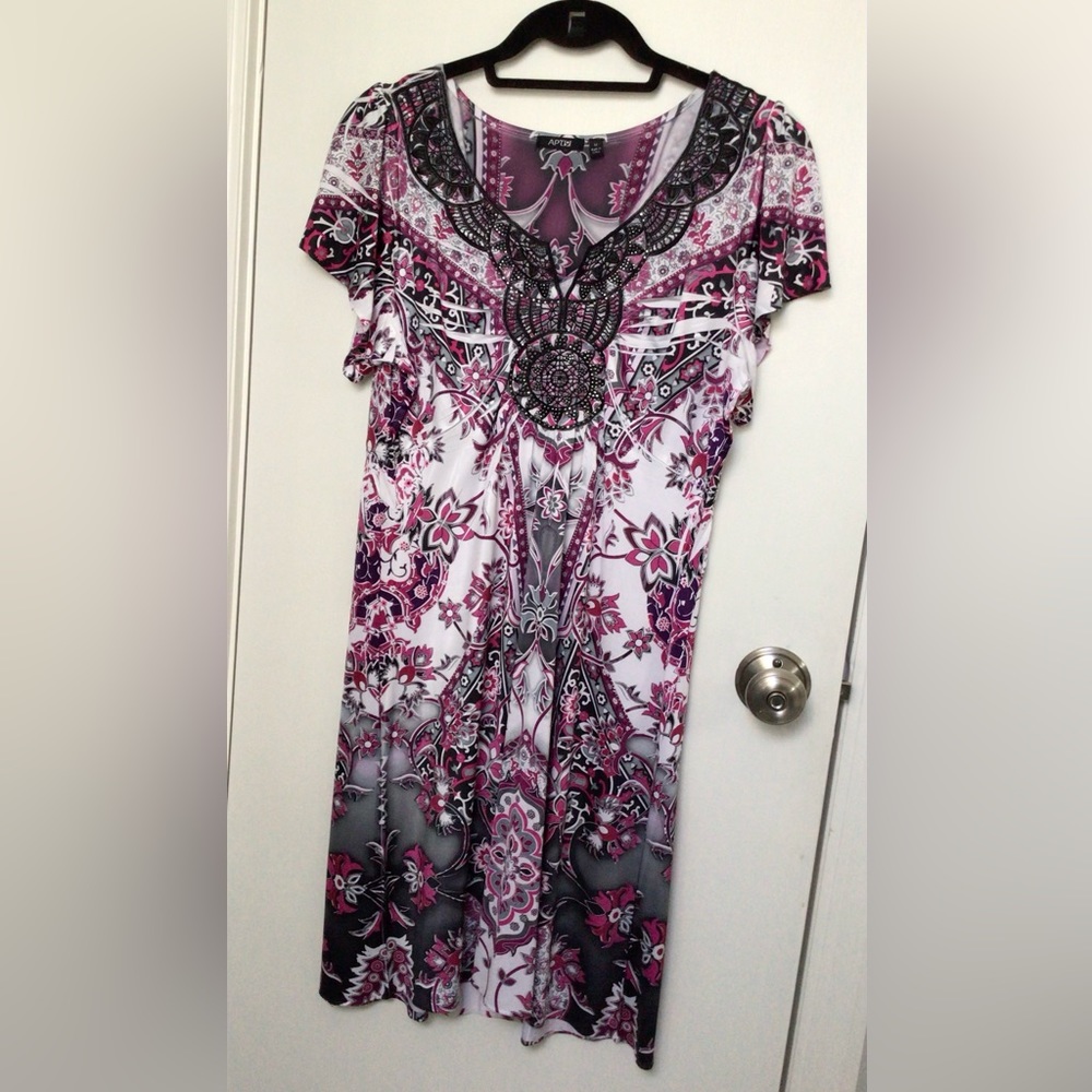 Sleet sleeve dress with beading on neckline